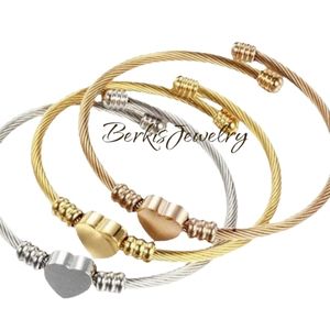 Set Multicolors Bangles.